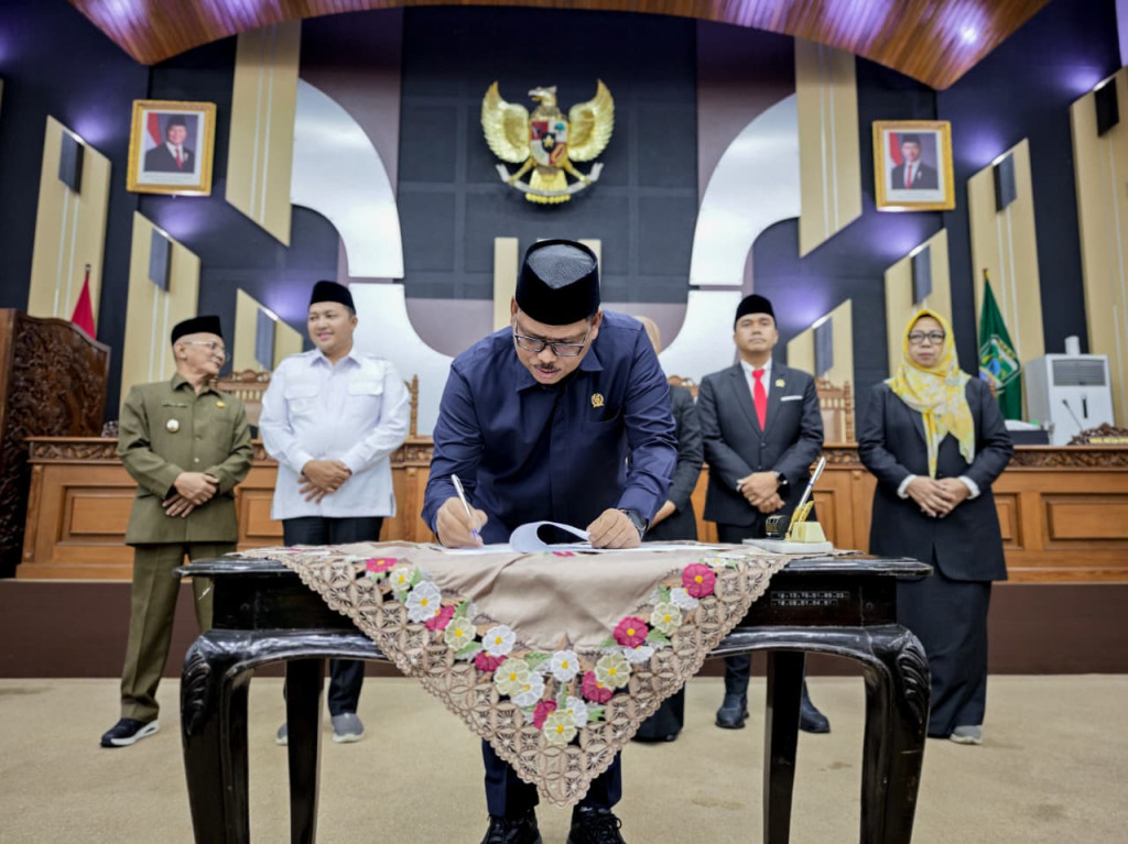 Pengesahan RAPERDA APBD Kabupaten Pasuruan Tahun 2026 Menjadi PERDA