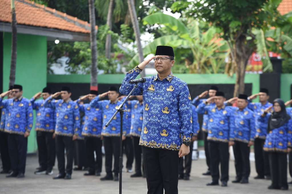 Tabur Bunga di Taman Makam Pahlawan HUT KORPRI Ke-53