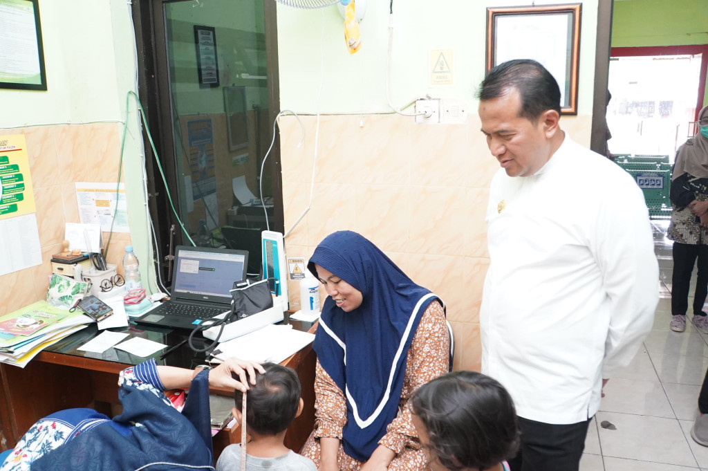 Kunjungan Pj Bupati Nurkholis ke Puskesmas Kecamatan Gempol