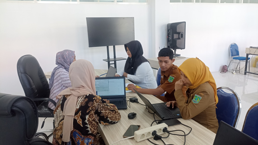 Deks Meta Data Sektoral dan Pengumpulan Data Sektoral