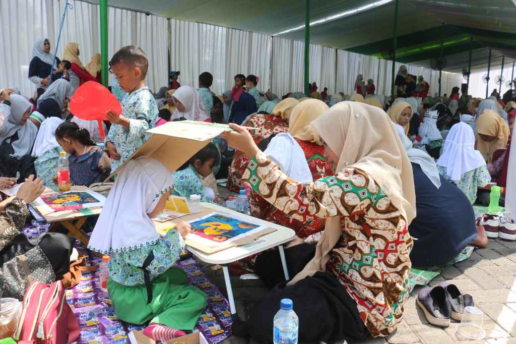 GERNASTIK (Gerakan Nasional R.A Membatik)