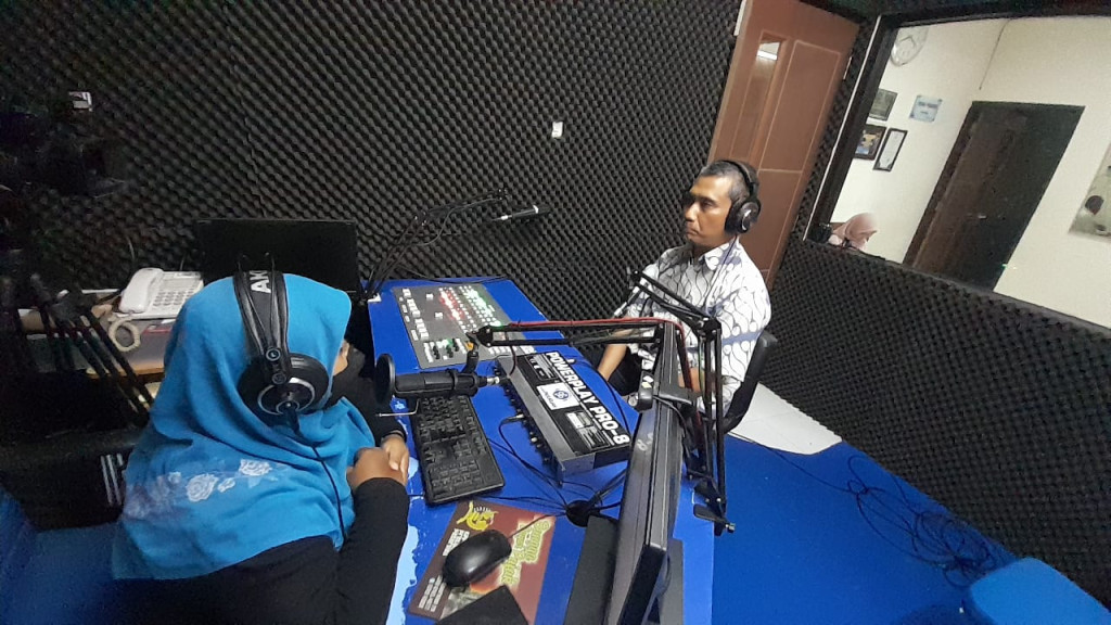 Talkshow Radio - Cintai Mata Anda di Tempat Kerja
